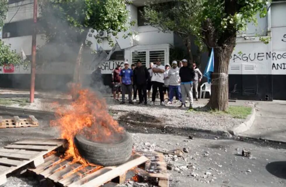 Tensión en frigorífico Euro: trabajadores toman la planta por despidos y sueldos impagos