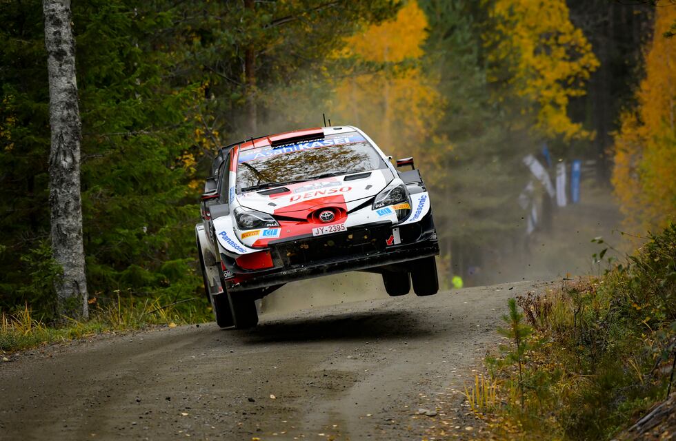 En el Rally de Finlandia, Evans pasó al frente con Toyota
