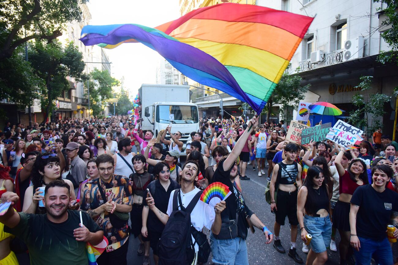 Marcha del Orgullo por las calles de Córdoba.  (Nicolás Bravo / La Voz)