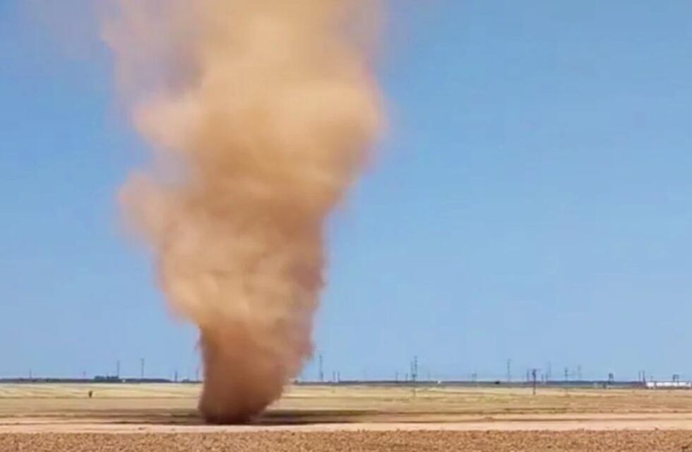 Insólito video: un torbellino de viento destruyó una finca de Corrientes