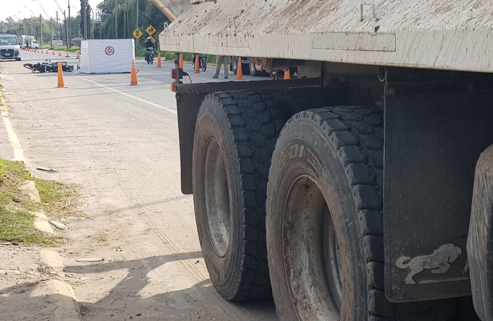 Por una desafortunada maniobra, fue aplastada por un camión en avenida Juan B. Justo