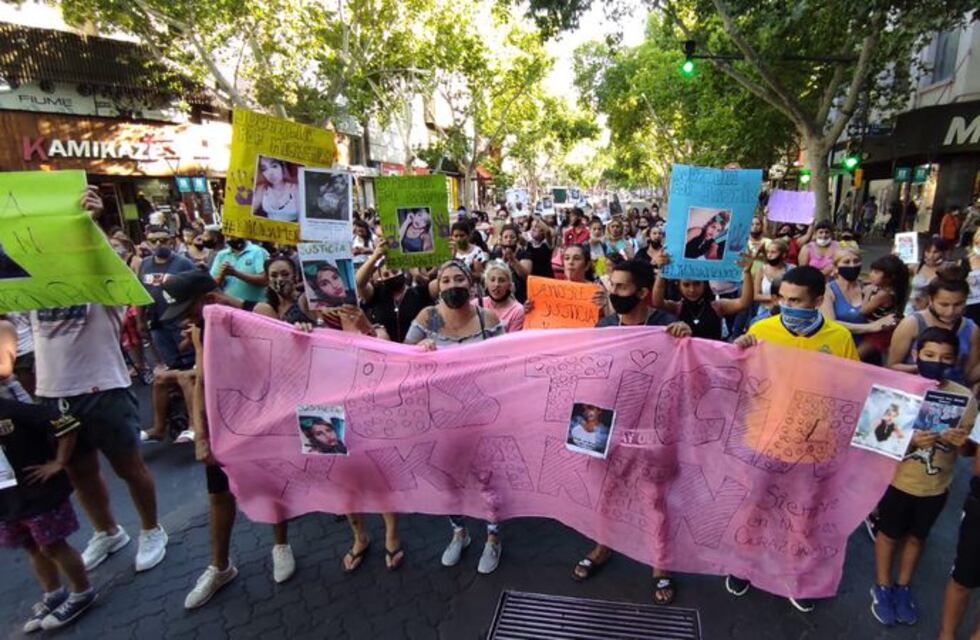 Marcha en reclamo de justicia por el femicidio de Karen Ponce