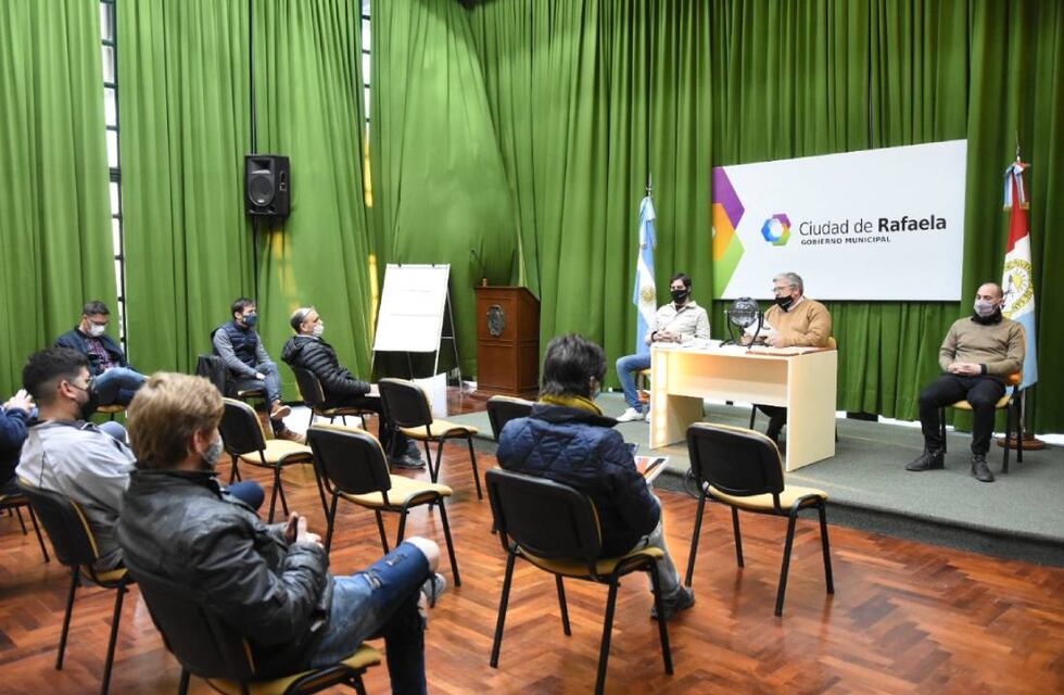 Comenzó la campaña electoral y desde esta noche empienzan a colgar carteles en Rafaela