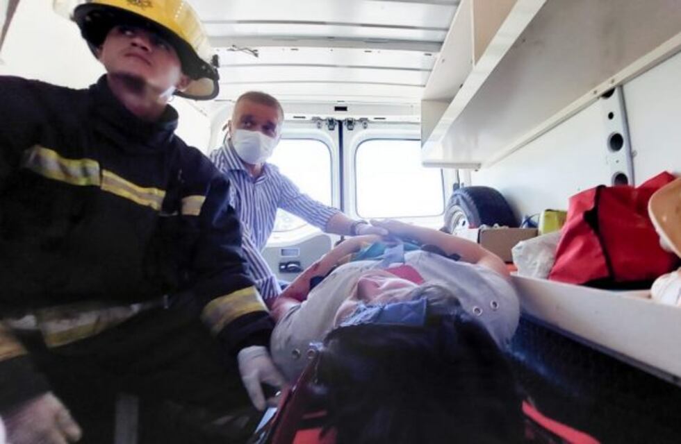 Accidente vial en Puerto Leoni dejó a una mujer lesionada y atrapada en su camioneta