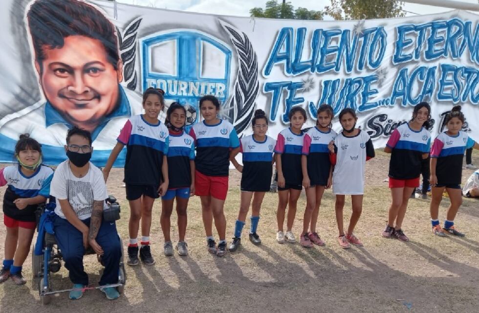 Pablo Ochoa entre el fútbol, arte y antepasado huarpe, lucha desde su mundo con artrogriposis múltiple