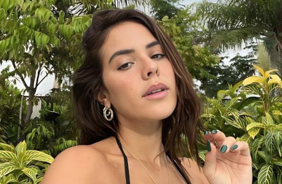 La vez que Gabriela Berlingeri, la novia de Bad Bunny, conquistó en Instagram con una microbikini batik: “Y solo mirame”