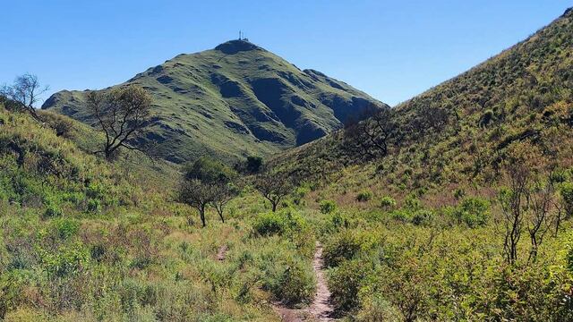 Al Pan de Azúcar se accede al cerro tanto desde Cosquín como desde Villa Allende.