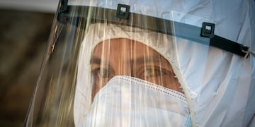 Mendoza 30 de julio de 2020 Sociedad
Este medio dia trasladaron tres pacientes con covid 19 positivo, desde el Hospital Central.
Foto: Orlando Pelichotti / Los Andes