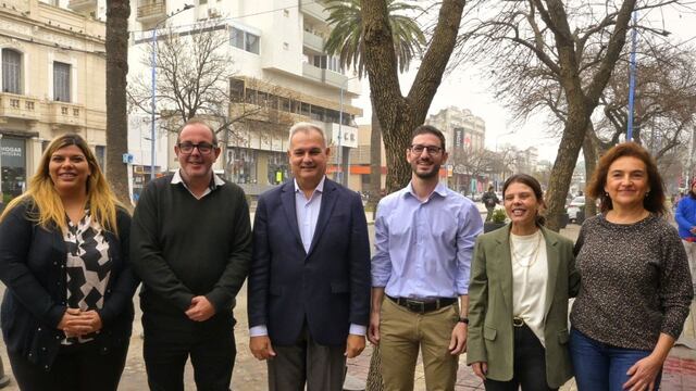 LISTA ADELANTE. Lorena Adorati, Ale Ambort, Pablo Farías, ´Gisel Mahmud, Matías Martínez Sella y Marcela Kloster