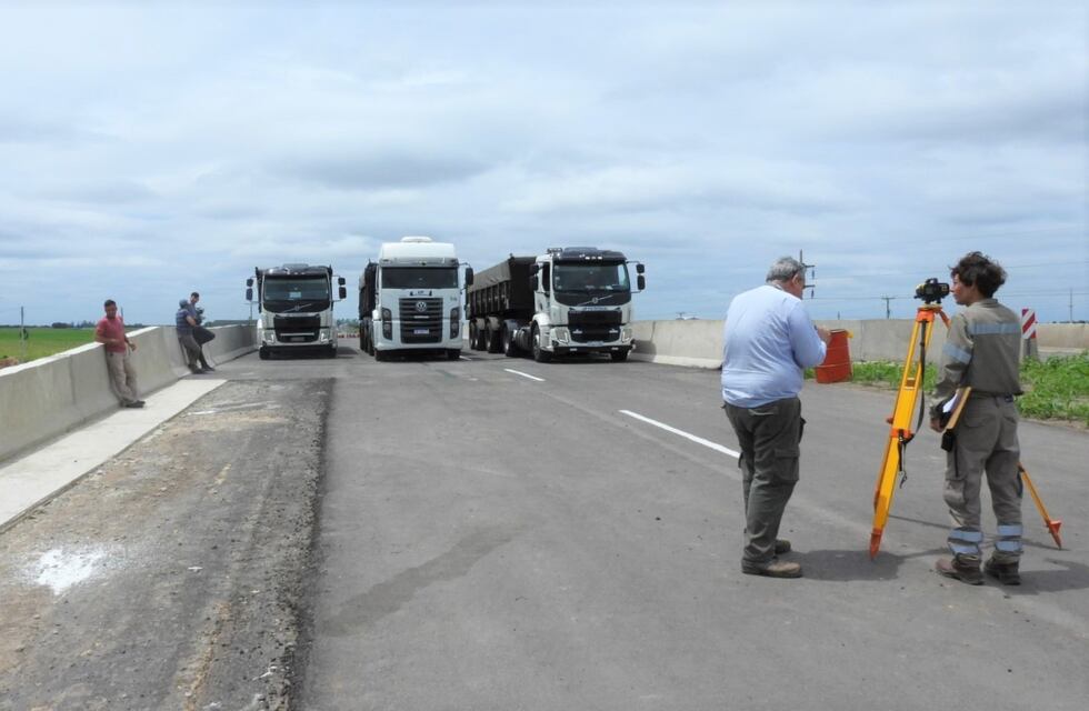 Autopista 34: Realizaron una prueba de carga en el puente de Sunchales