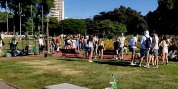 Se reunieron en distintos puntos de la Capital Federal durante la madrugada y parte de la mañana para celebrar la llegada del 2021.