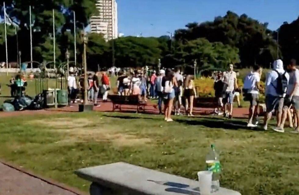 Como en Navidad, Año Nuevo descontrolado en parques y plazas de CABA copadas por jóvenes