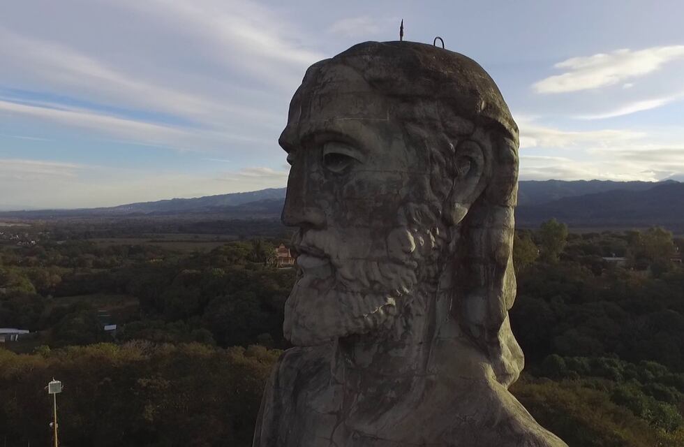 Polémica por un intendente salteño que gastará 17 millones en la construcción de un Cristo