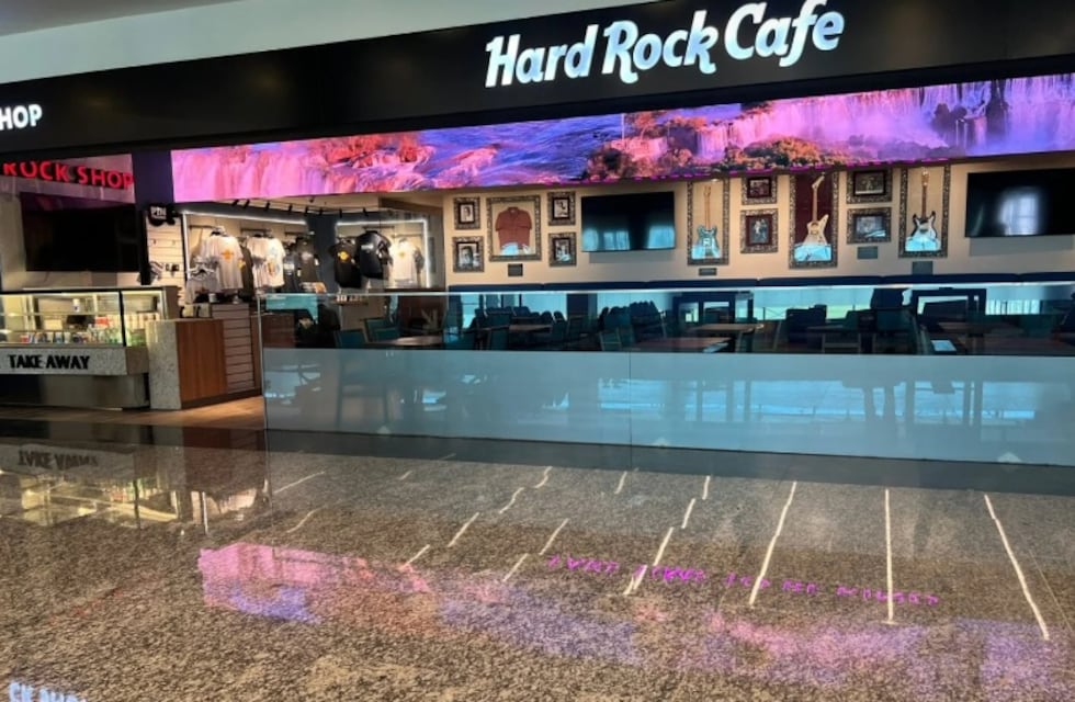 Inauguran el primer Hard Rock Café emplazado en el Aeropuerto de Puerto Iguazú: es el primero del interior del país