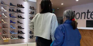 Tenía la tarjeta vencida y los dueños no dudaron en regalarle la compra.