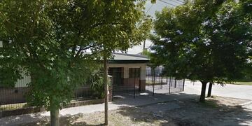 La escuela donde asiste el estudiante que fue sorprendido con un arma de fuego en Berazategui. Foto: Maps.