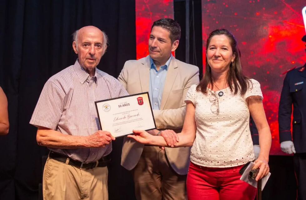 Bomberos Arroyito despidió con profundo pesar al Dr. Eduardo Bernardi tras su fallecimiento