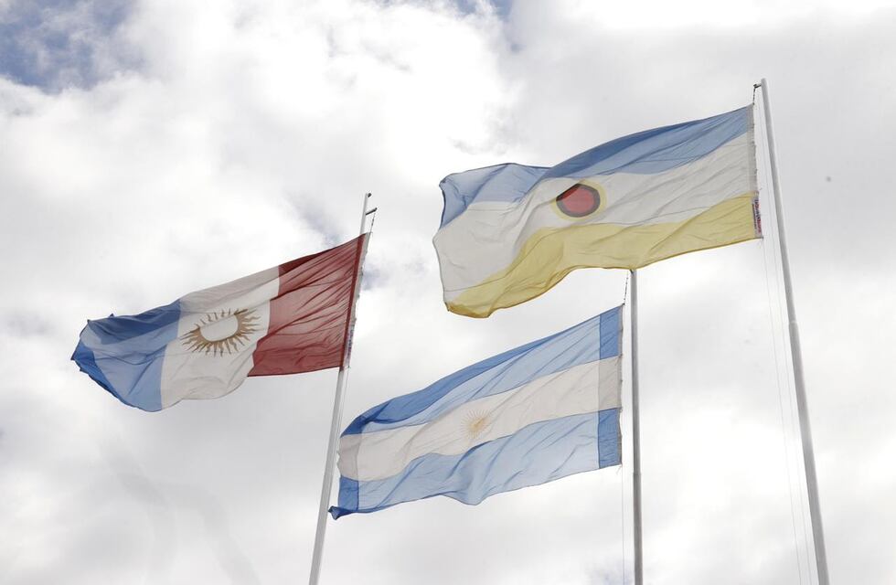 Villa Carlos Paz celebró el Día de la Identidad Carlospacense con un emotivo acto en los Jardines Municipales