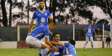 El debutante Nicolás Ihitz le dio el empate al Celeste.