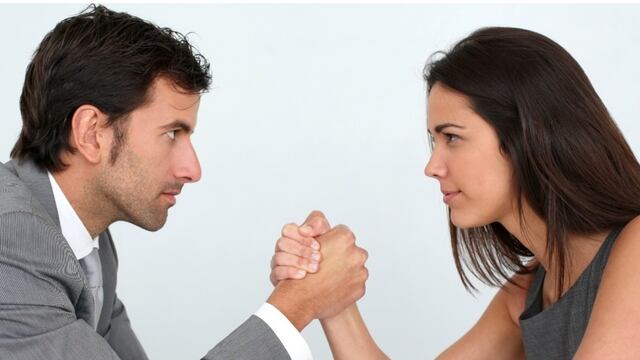 Las mujeres, al parecer, no cometerían tantas idioteces como los hombres.