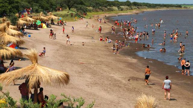 El balneario "Ojo de Agua" de Uriburu ya abrió la temporada (Télam)