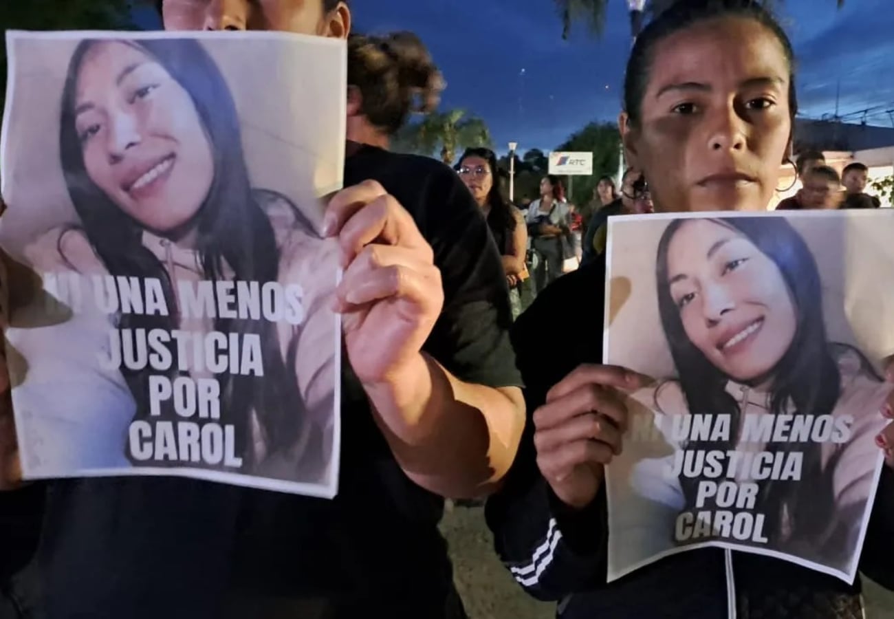 Marcha pidiendo justicia por Carol Mora y Martín Blanco