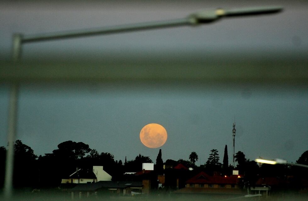 En Córdoba se pudo disfrutar por un momento, de la Superluna