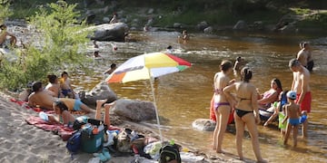 Vacaciones con altas temperaturas en el comienzo del verano. Balneario El Fantasio Carlos Paz. Foto Yanina Bouche