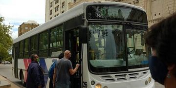 El secretario general de la UTA, Iván Piñeyro, dijo que los trabajos de higienización en los vehículos del transporte urbano e interurbano no se están haciendo bien. Gentileza Gaceta Digital