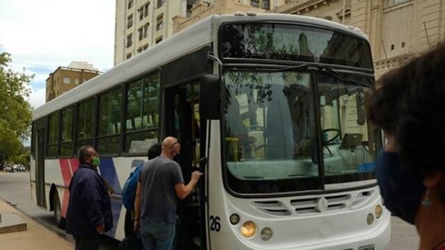 El secretario general de la UTA, Iván Piñeyro, dijo que los trabajos de higienización en los vehículos del transporte urbano e interurbano no se están haciendo bien. Gentileza Gaceta Digital