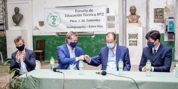 Bordet participó de la apertura de sobres de licitación para la construcción del nuevo edificio de la EET Nº2 de Gualeguaychú.