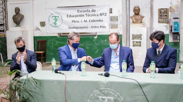 Bordet participó de la apertura de sobres de licitación para la construcción del nuevo edificio de la EET Nº2 de Gualeguaychú.