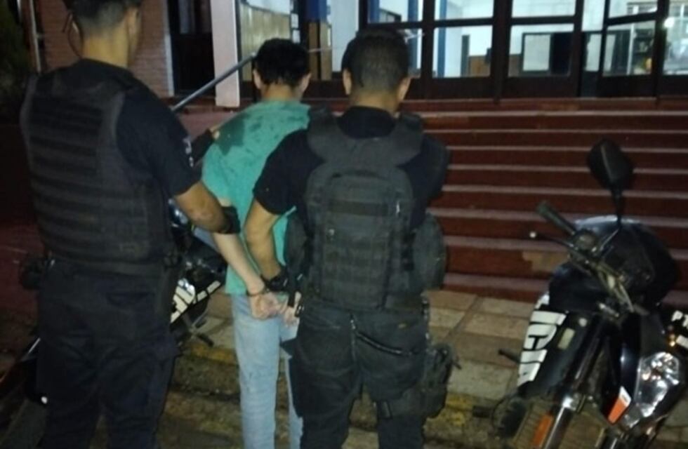 Hacía “willy” con su moto y terminó atropellando a un policía en Oberá