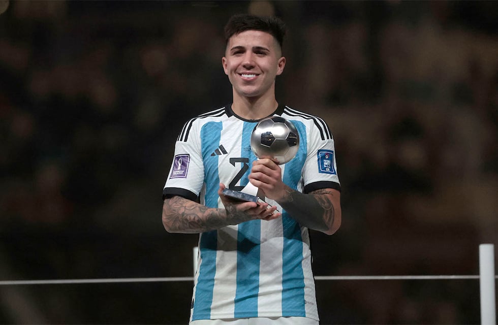 Qué dice la canción racista por la que Enzo Fernández tuvo que pedir disculpas a Francia