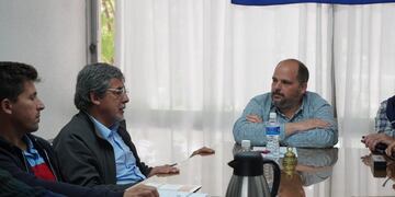 Reunión en la Cámara de Comercio de Alvear con el subsecretario de Agricultura y Ganadería, Sergio Moralejo.