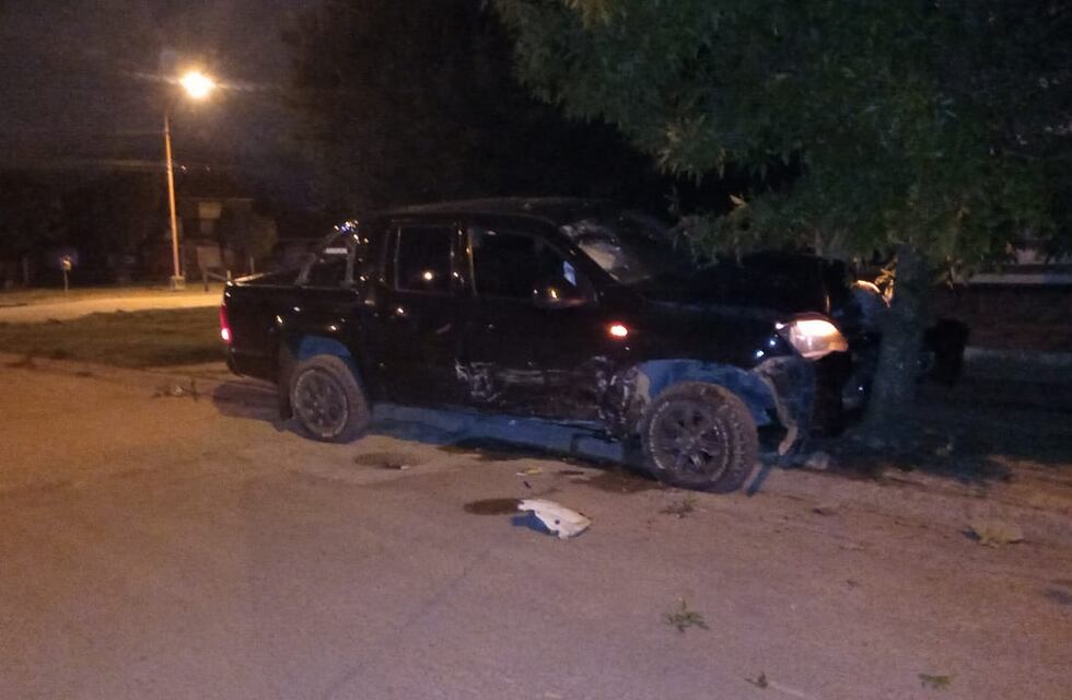 Tres Arroyos: dos menores robaron una camioneta fueron perseguidos por la policía, chocaron y hay detenidos
