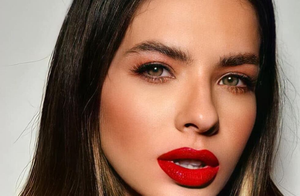 El día que la China Suárez encantó Instagram de espaldas y con un rojo fuego