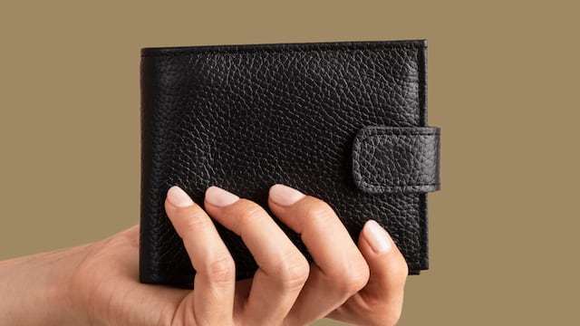 Ni estampas religiosas ni monedas chinas: los objetos que deberás colocar en la billetera para atraer abundancia.