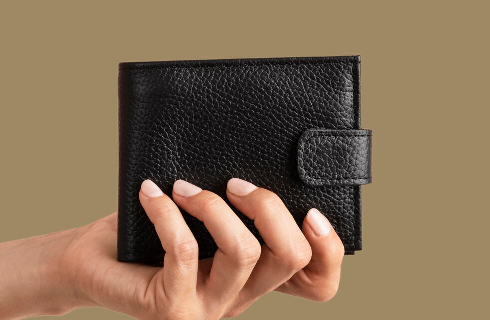Ni estampas religiosas ni monedas chinas: los objetos que deberás colocar en la billetera para atraer abundancia