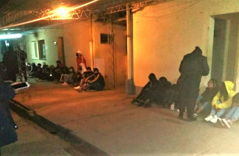 Clandestinas, no: encuentran adultos y menores en una fiesta con alcohol