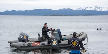 Buzos de la Armada y Prefectura Naval colaboran con el Municipio de Ushuaia