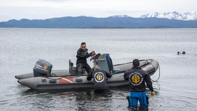 Buzos de la Armada y Prefectura Naval colaboran con el Municipio de Ushuaia