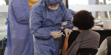 Nueva jornada de vacunación contra el Covid-19 en el Estadio Arena de Carlos Paz. (Foto: Municipalidad VCP).