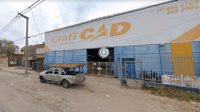 Quiso sustraer el portón de un local y terminó hospitalizado.
