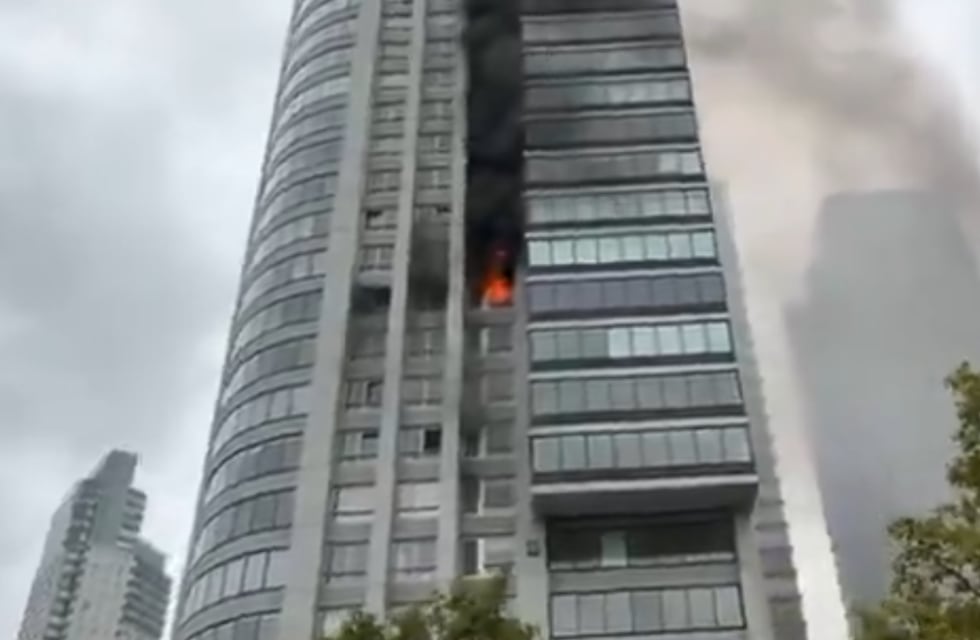 Incendio en una de las torres más altas de Puerto Madero