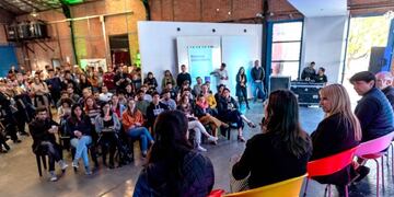 La presentación de la agenda se realizó en el Galpón de las Juventudes.