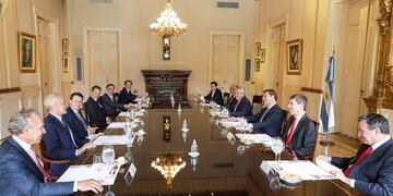El encuentro no formó parte de la agenda pública del jefe de Estado. El Gobierno mantuvo el secreto hasta comenzado el almuerzo.