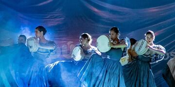 Las fiestas distritales contaron con una intérprete en lengua de señas, para que los festejos puedan ser disfrutados por todos los vecinos.