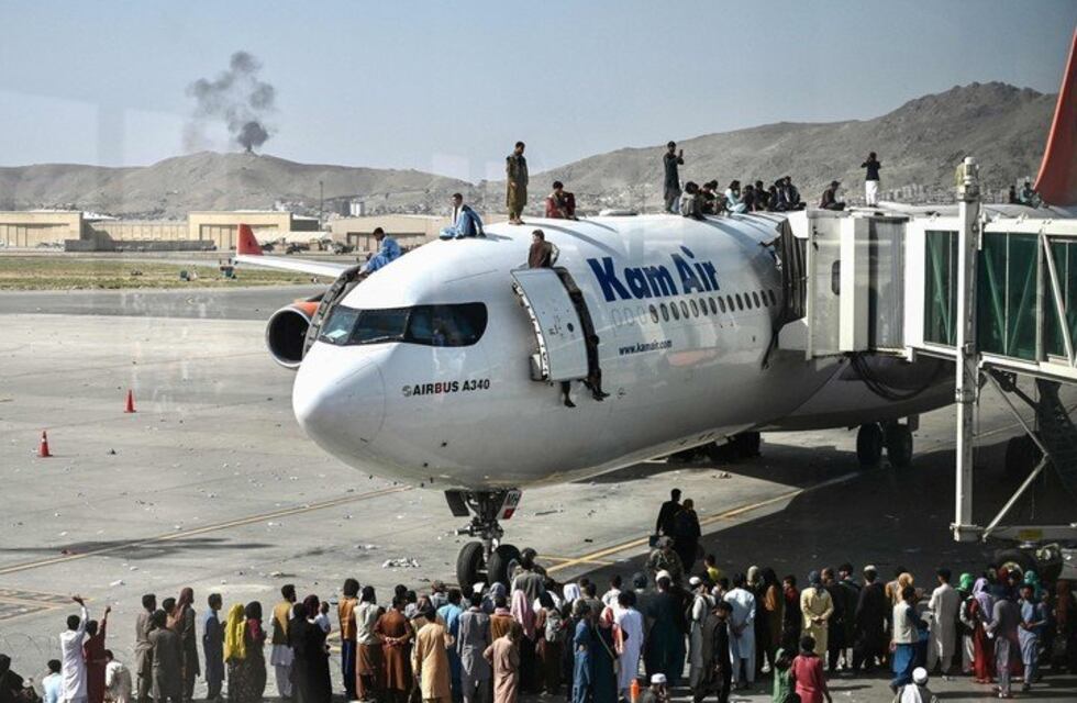 Un avión militar afgano se estrelló en Uzbekistán