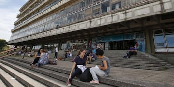 El Gobierno avanzaría con el arancelamiento a extranjeros no residentes en las universidades públicas.